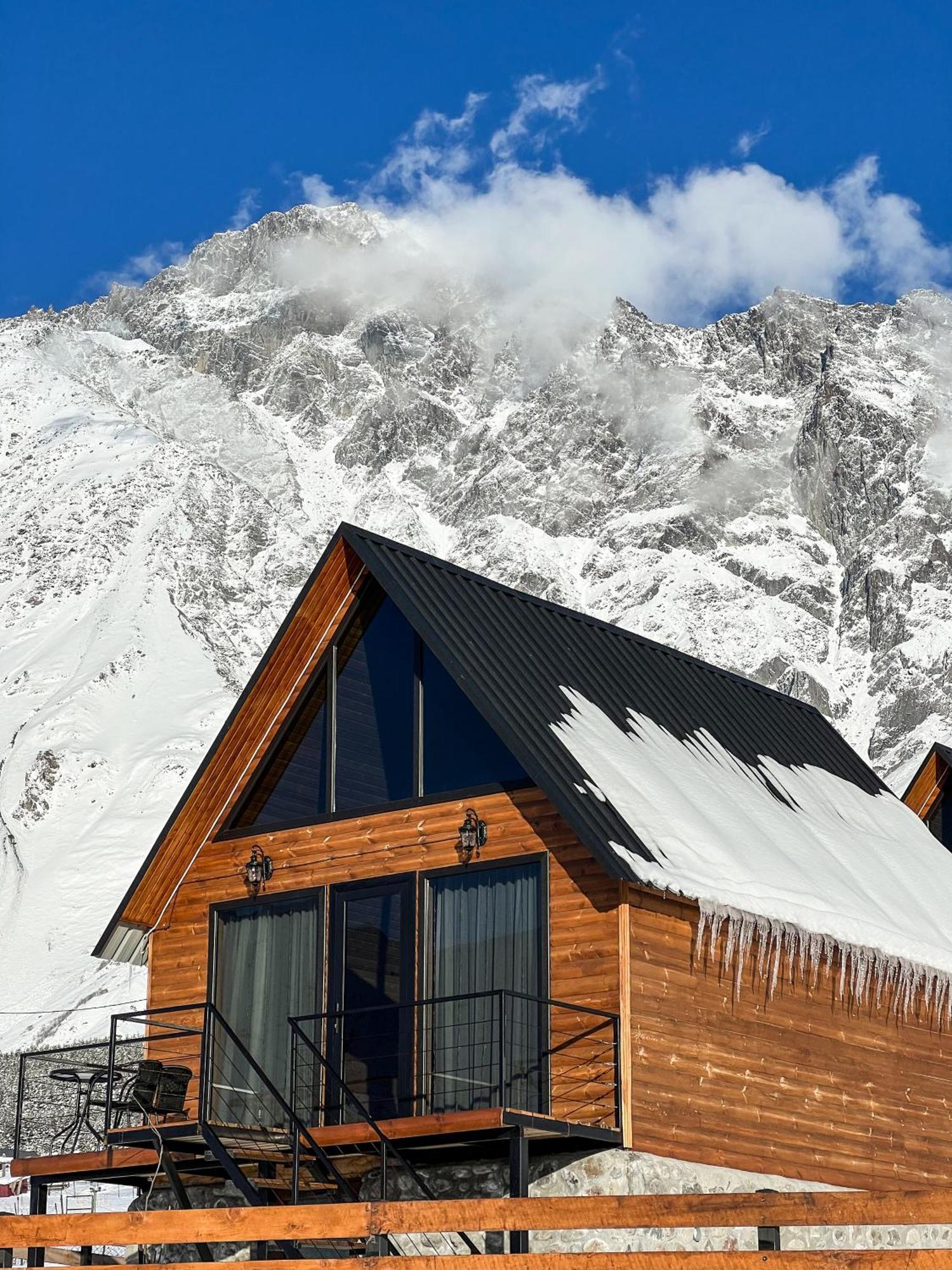 Traveler'S Cottages In Kazbegi Ngoại thất bức ảnh