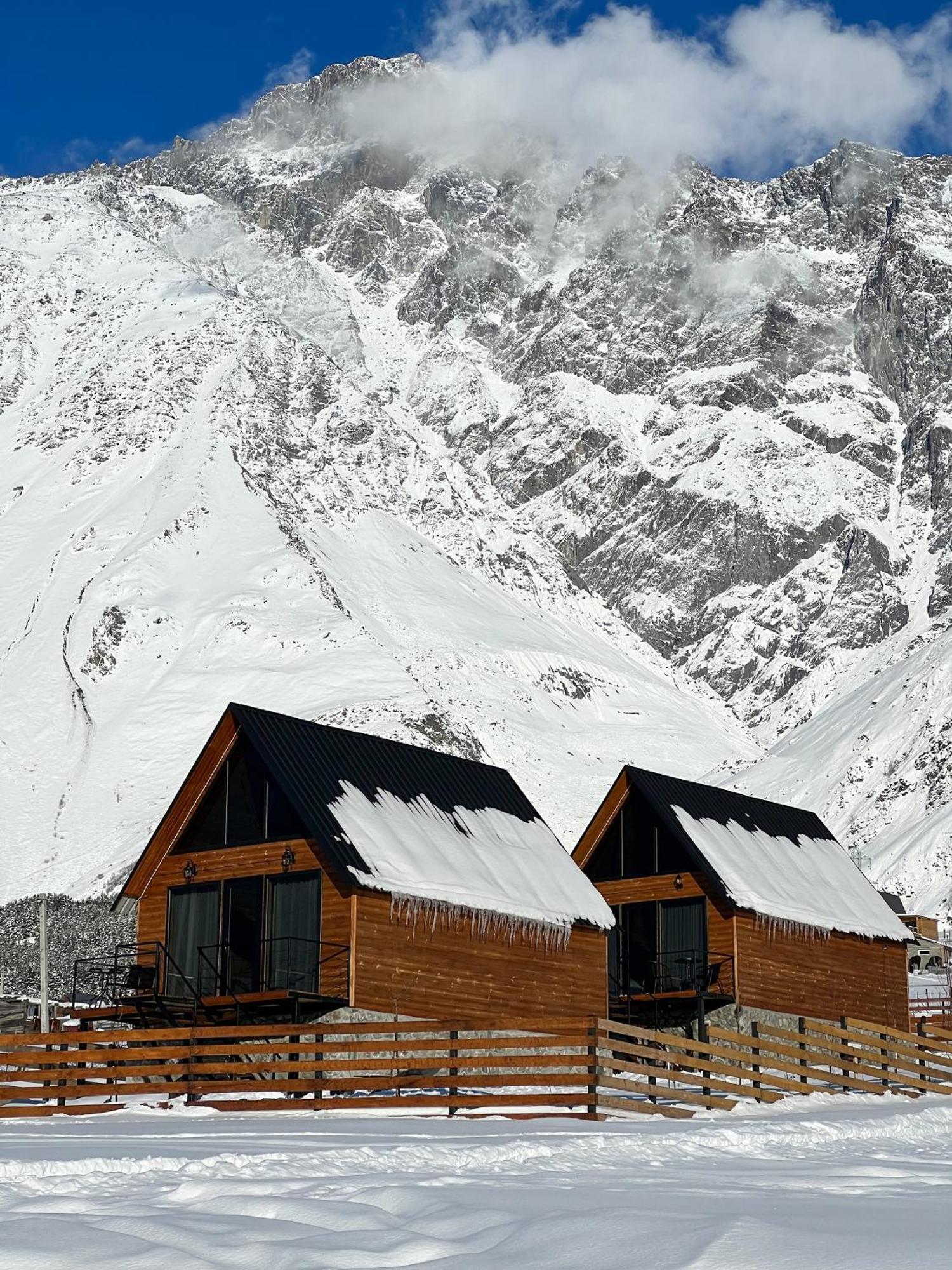 Traveler'S Cottages In Kazbegi Ngoại thất bức ảnh