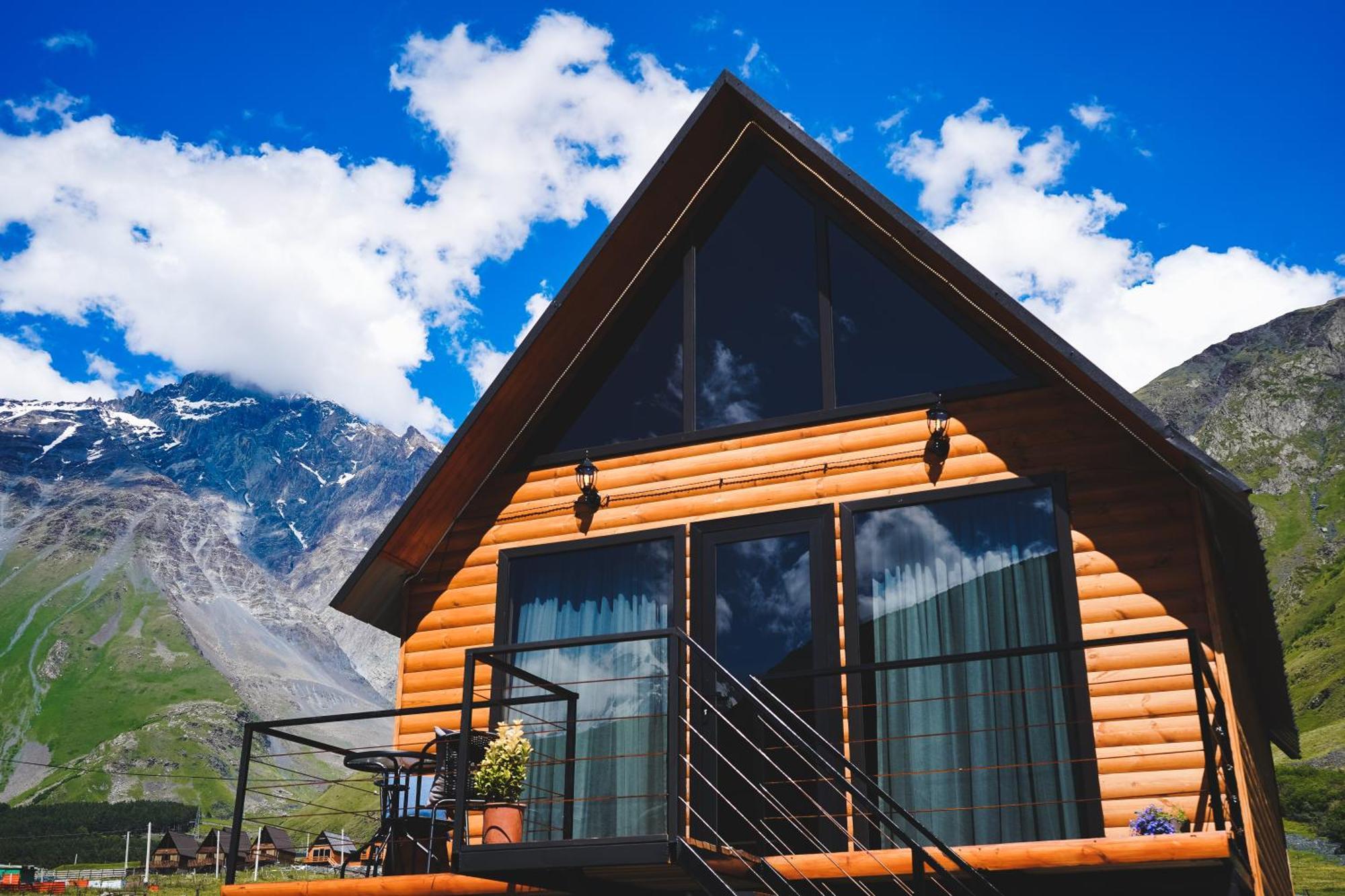 Traveler'S Cottages In Kazbegi Ngoại thất bức ảnh