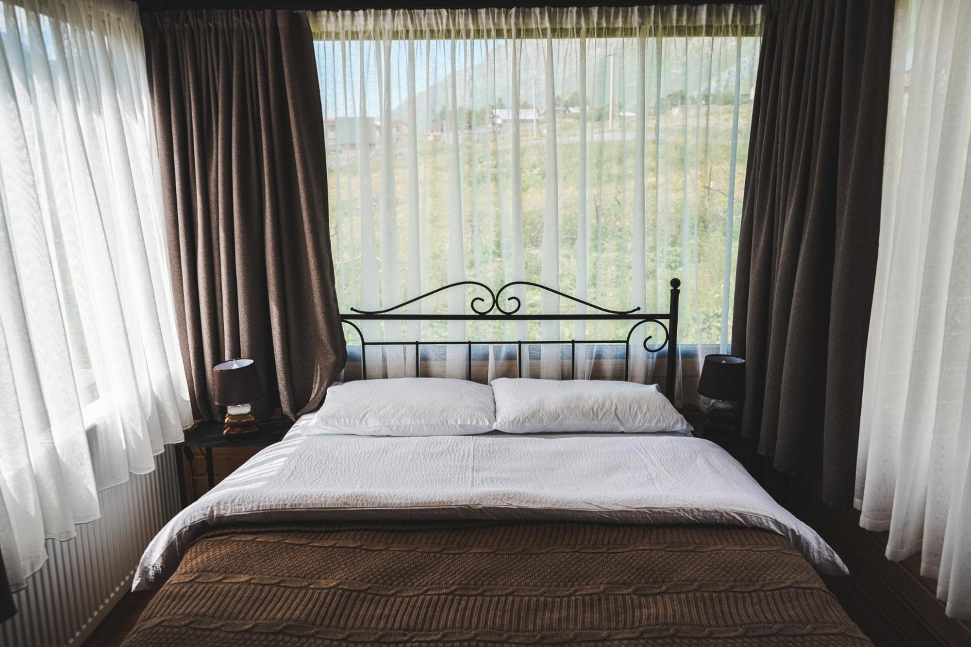 Traveler'S Cottages In Kazbegi Ngoại thất bức ảnh