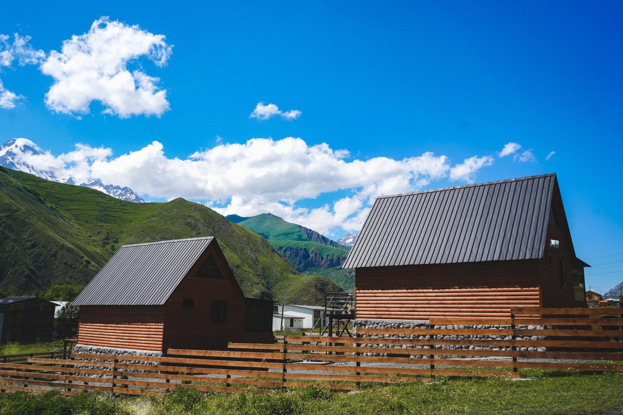 Traveler'S Cottages In Kazbegi Ngoại thất bức ảnh
