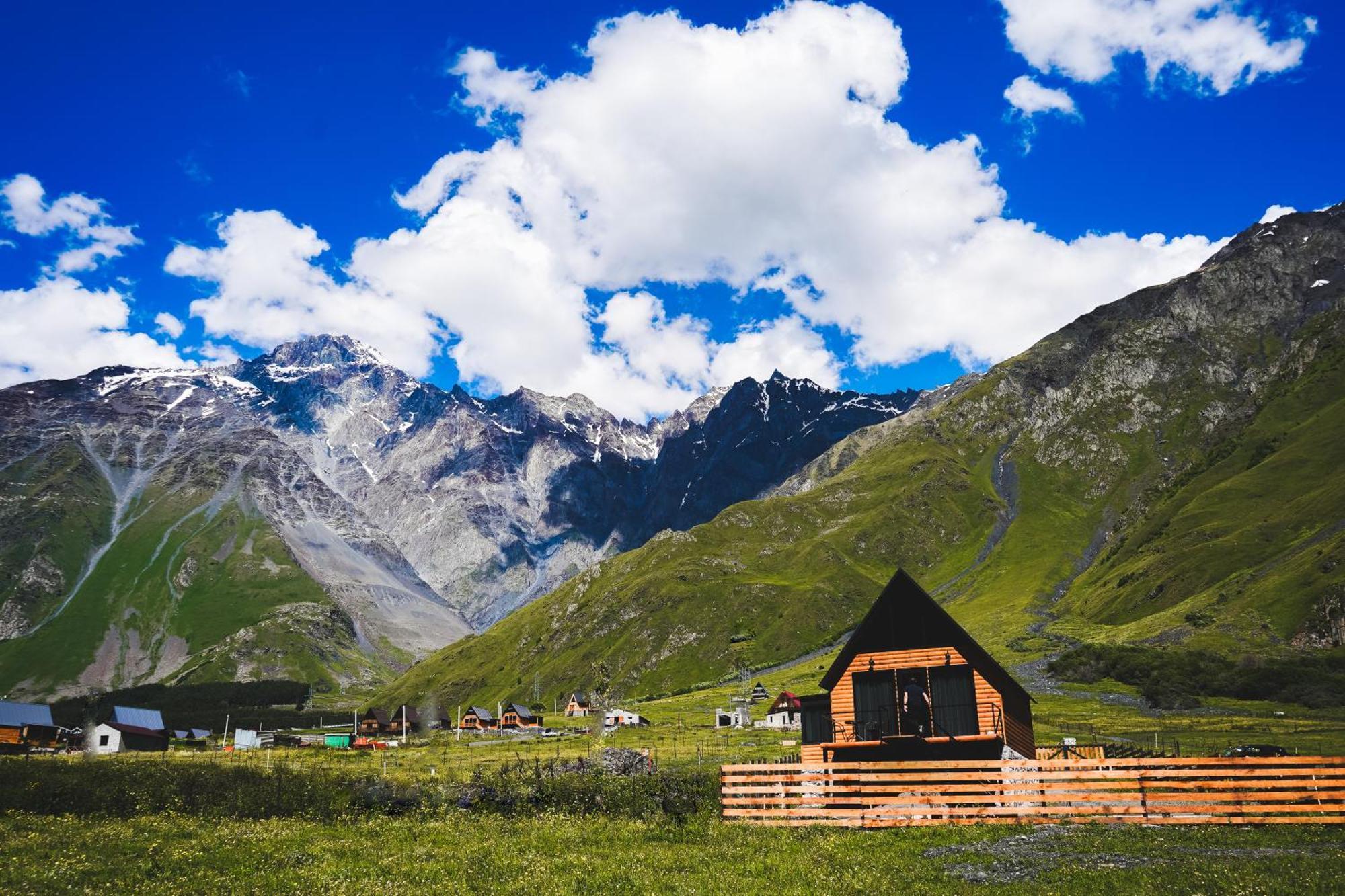 Traveler'S Cottages In Kazbegi Ngoại thất bức ảnh