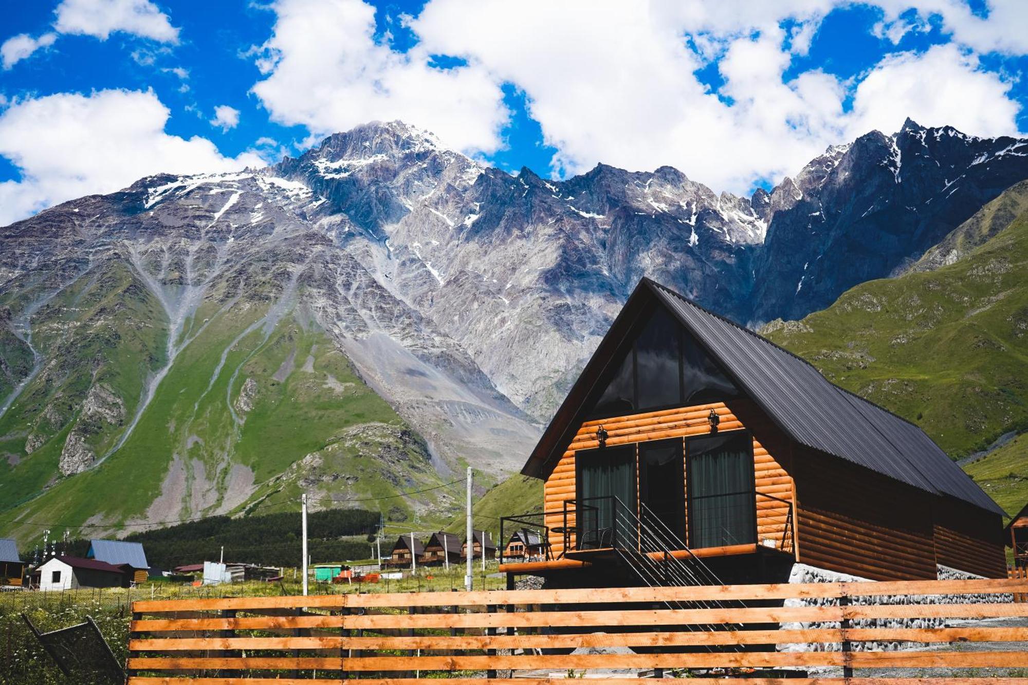 Traveler'S Cottages In Kazbegi Ngoại thất bức ảnh