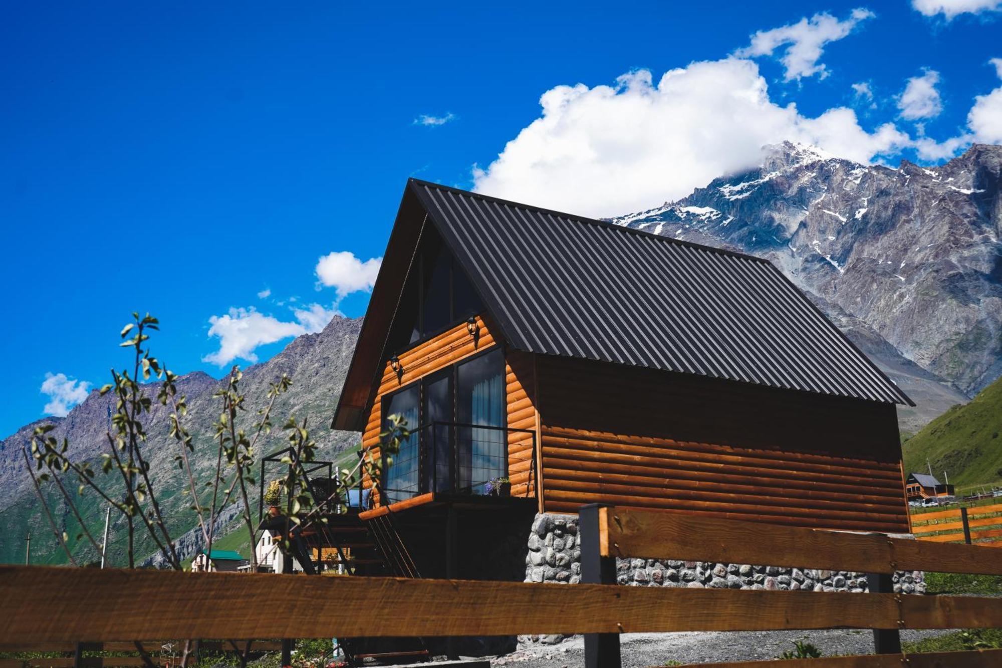 Traveler'S Cottages In Kazbegi Ngoại thất bức ảnh