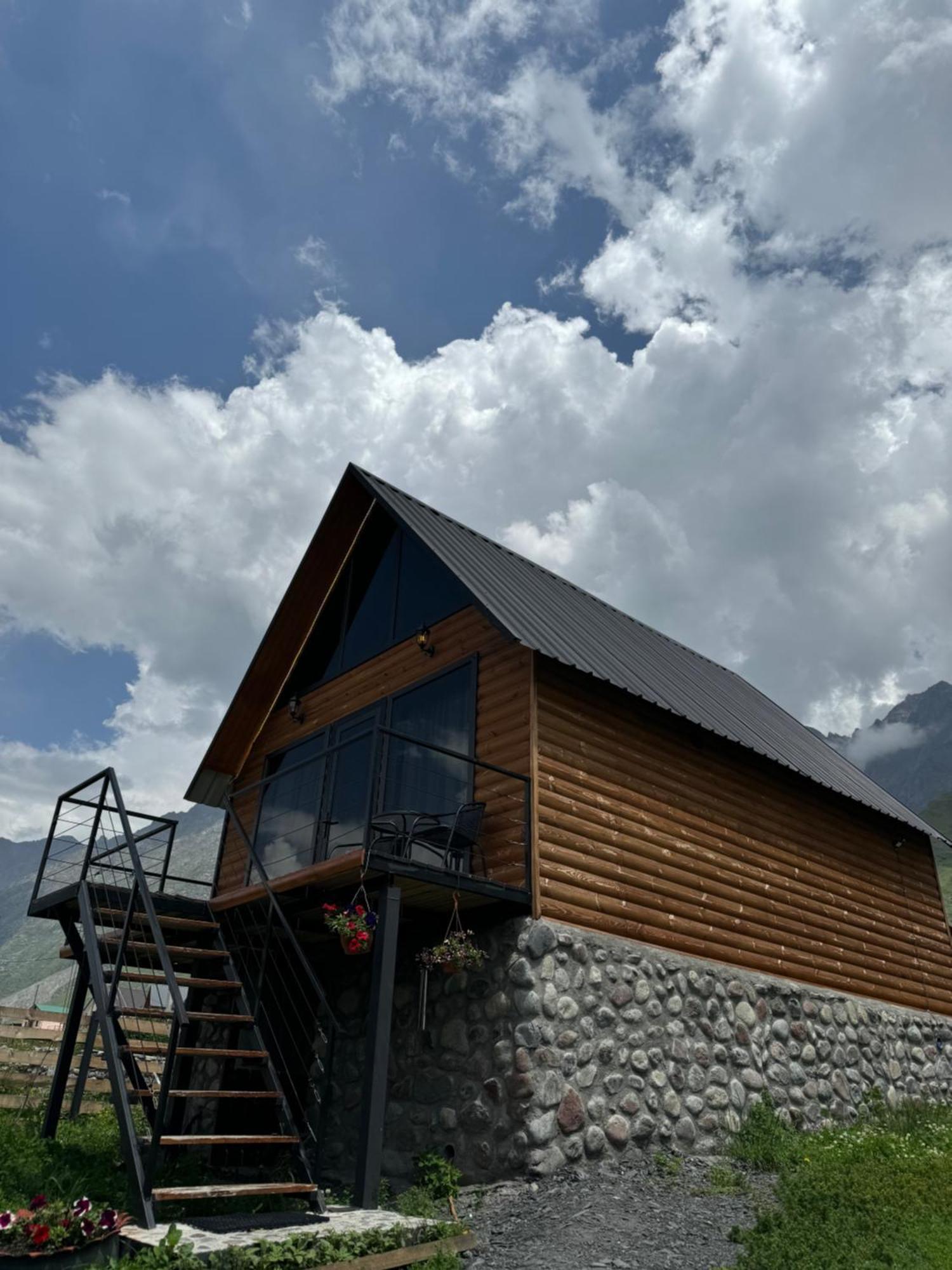 Traveler'S Cottages In Kazbegi Ngoại thất bức ảnh