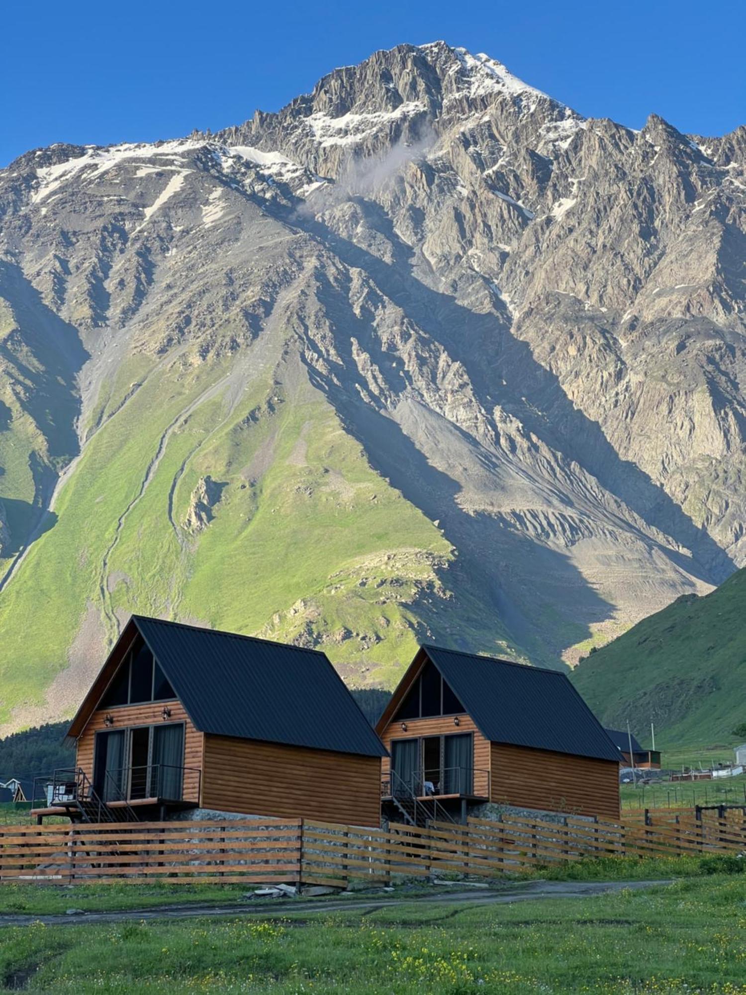 Traveler'S Cottages In Kazbegi Ngoại thất bức ảnh