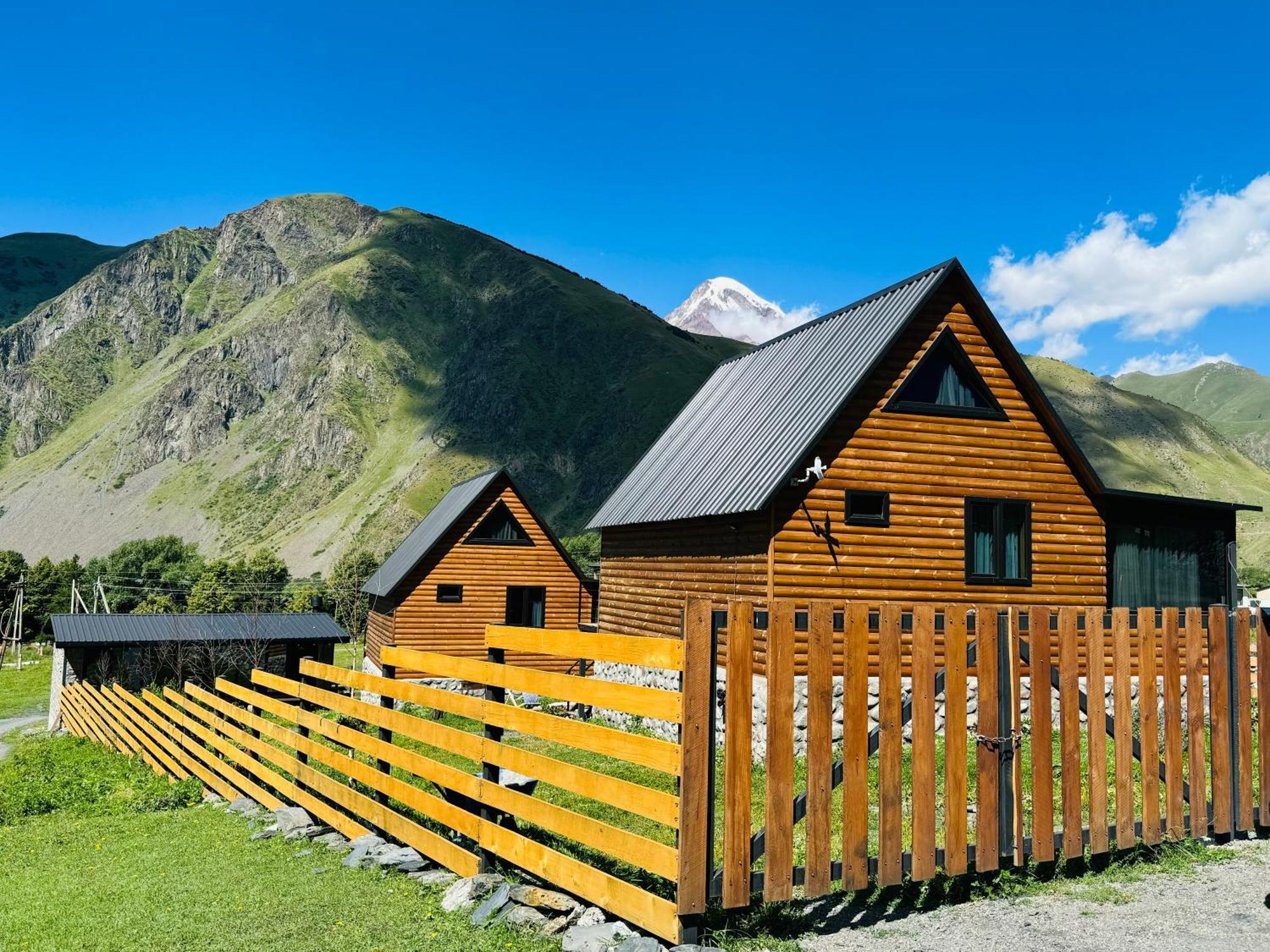 Traveler'S Cottages In Kazbegi Ngoại thất bức ảnh