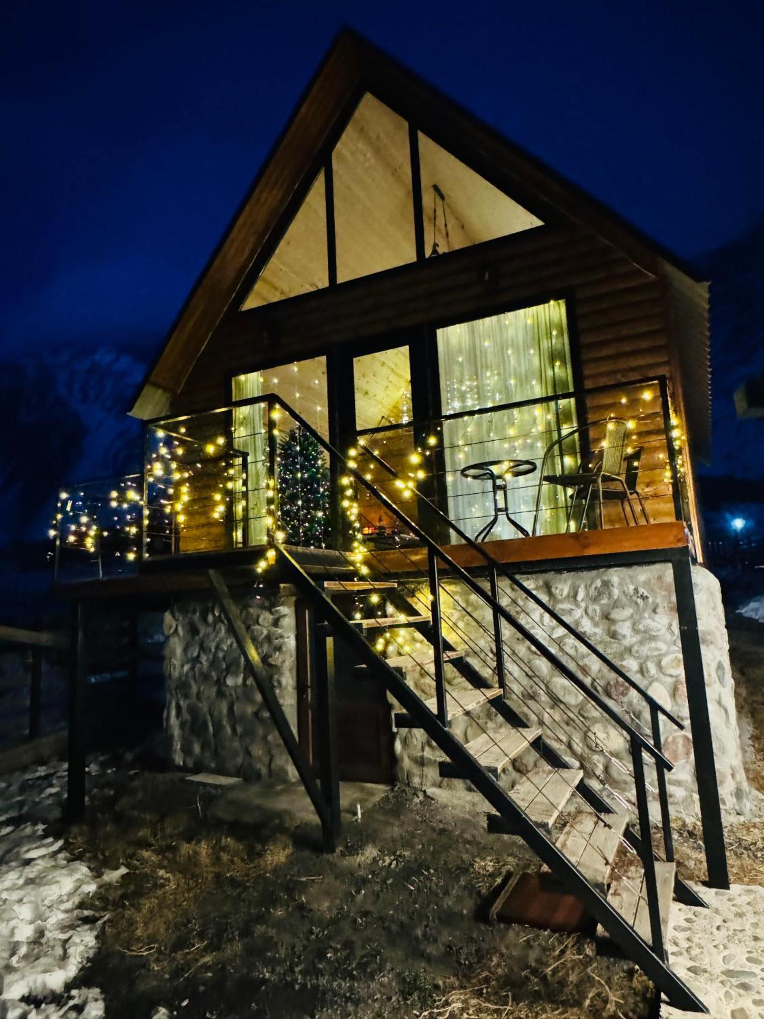 Traveler'S Cottages In Kazbegi Ngoại thất bức ảnh